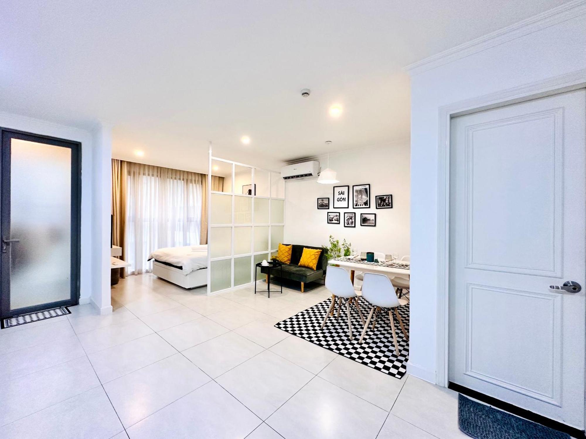 Căn hộ Roy City House *